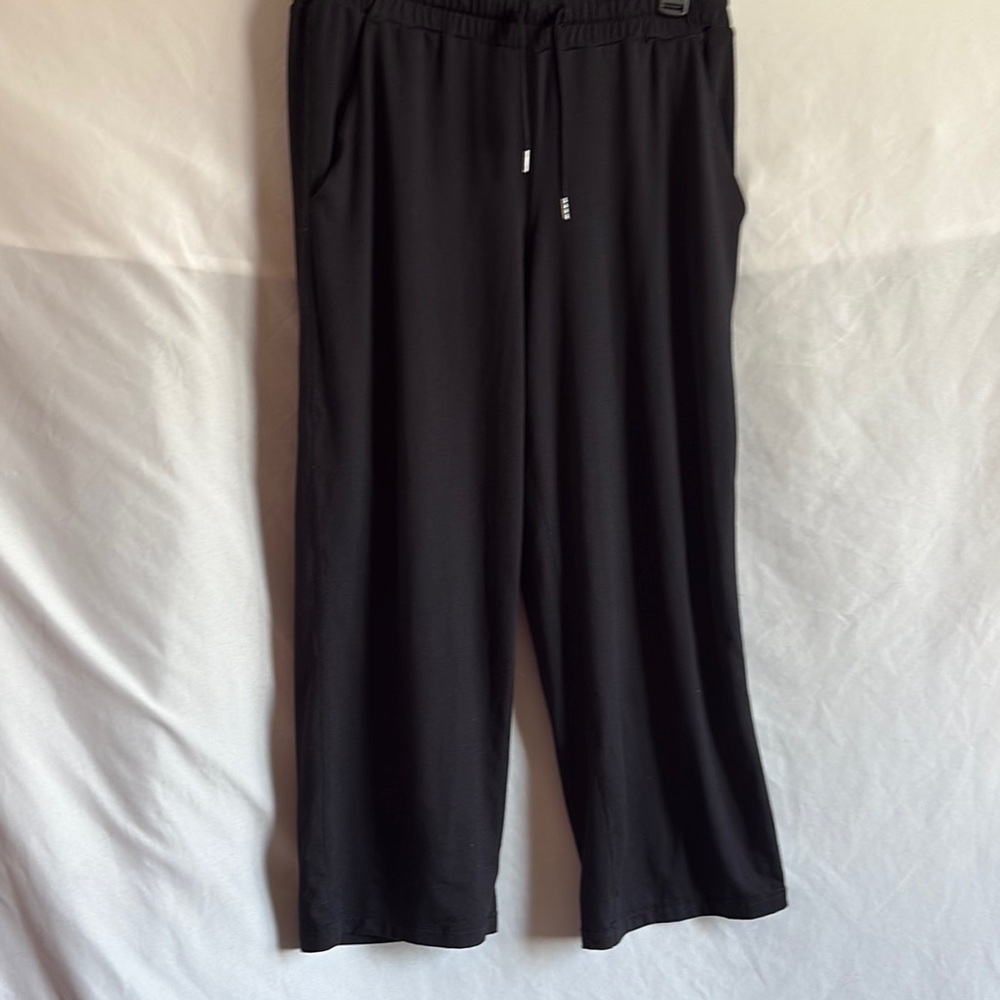 Tuff Athletics Black Capri Pants with Elastic Waistband - Picture 1 of 10